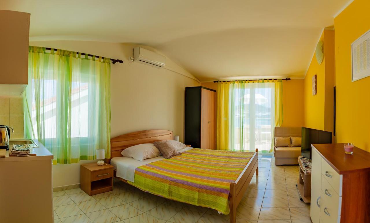 Apartments Mikulic Rogoznica  Exterior photo